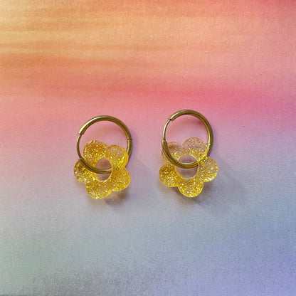 bijoux boucles d'oreilles créoles acier inoxydable ronde ovales rectangle doré argenté charm pampille fleur resine paillettes bleu brillant violet multicolore pastel vert jaune noir blanc nacré rose turquoise fuchsia orange sirène rouge néon 