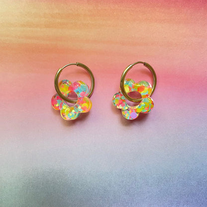 bijoux boucles d'oreilles créoles acier inoxydable ronde ovales rectangle doré argenté charm pampille fleur resine paillettes bleu brillant violet multicolore pastel vert jaune noir blanc nacré rose turquoise fuchsia orange sirène rouge néon BLOSSOM