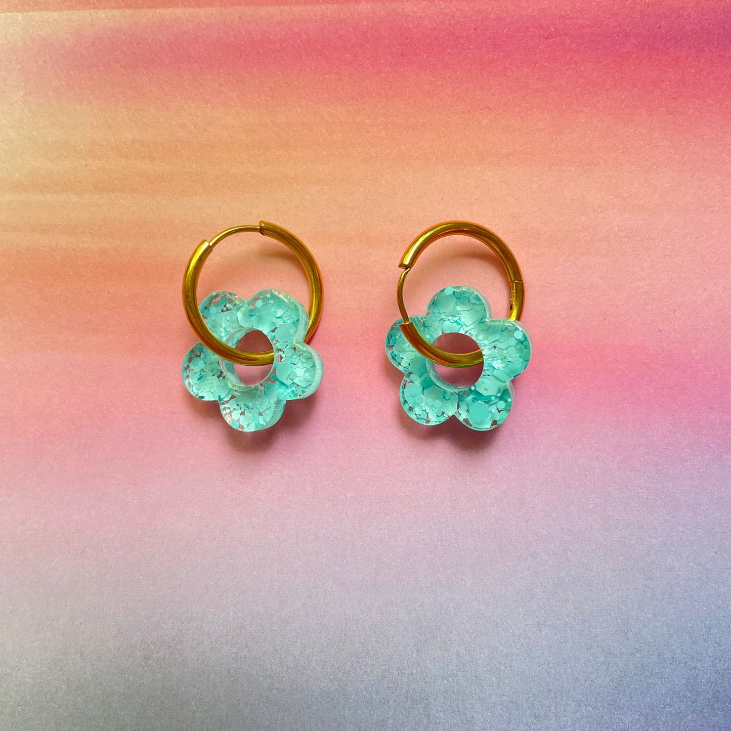 bijoux boucles d'oreilles créoles acier inoxydable ronde ovales rectangle doré argenté charm pampille fleur resine paillettes bleu brillant violet multicolore pastel vert jaune noir blanc nacré rose turquoise fuchsia orange sirène rouge néon 