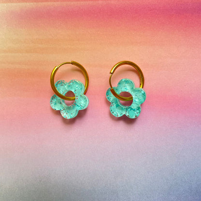 bijoux boucles d'oreilles créoles acier inoxydable ronde ovales rectangle doré argenté charm pampille fleur resine paillettes bleu brillant violet multicolore pastel vert jaune noir blanc nacré rose turquoise fuchsia orange sirène rouge néon 
