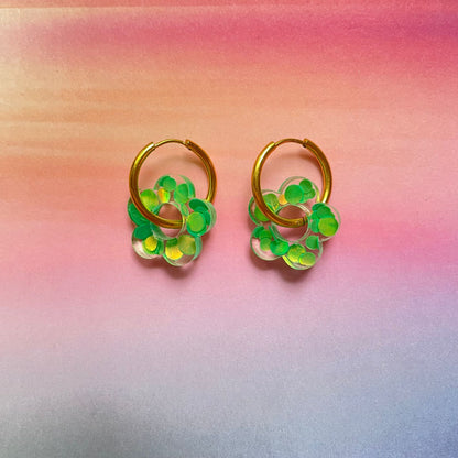 bijoux boucles d'oreilles créoles acier inoxydable ronde ovales rectangle doré argenté charm pampille fleur resine paillettes bleu brillant violet multicolore pastel vert jaune noir blanc nacré rose turquoise fuchsia orange sirène rouge néon 