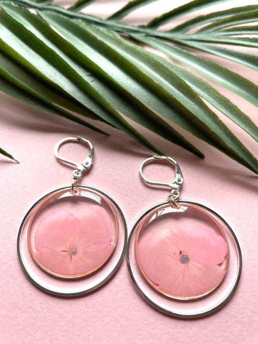 boucles d'oreilles argent acier inoxydable dormeuses hortensia rond transparent fleur séchée créateur fait main blanc rouge bleu violet rose