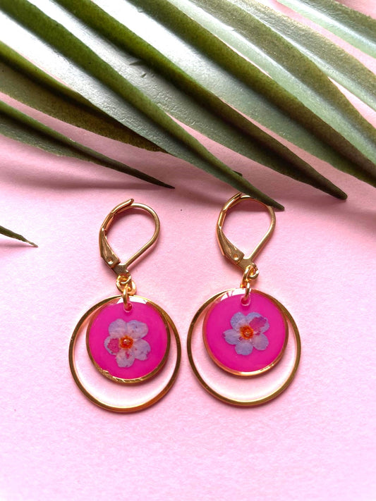 boucles d'oreilles or doré acier inoxydable dormeuses myosotis rond fond rose fleur séchée créateur fait main bleu clair fushia