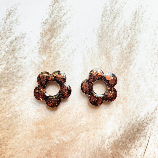 bijoux boucles doreilles creoles charm pampille paillettes resine blossom fait main creatrice francaise artisanal fleur marron glacé