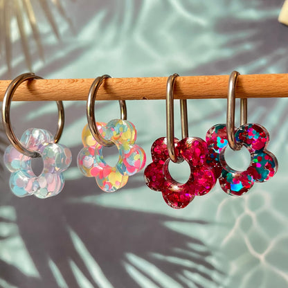 bijoux boucles d'oreilles créoles doré argenté or argent fleur résine paillettes tendance interchangeable bleu rose multicolore vert jaune noir blanc turquoise fuchsia pastel orange rouge 