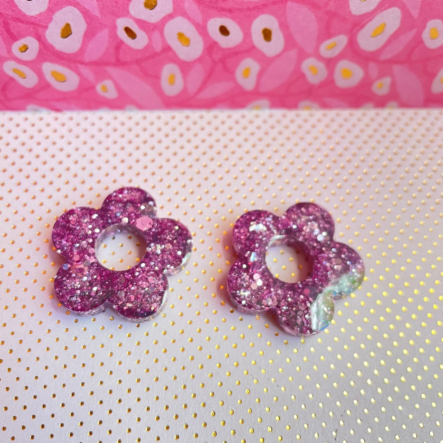 bijoux boucles doreilles creoles charm pampille paillettes resine blossom fait main creatrice francaise artisanal fleur rose