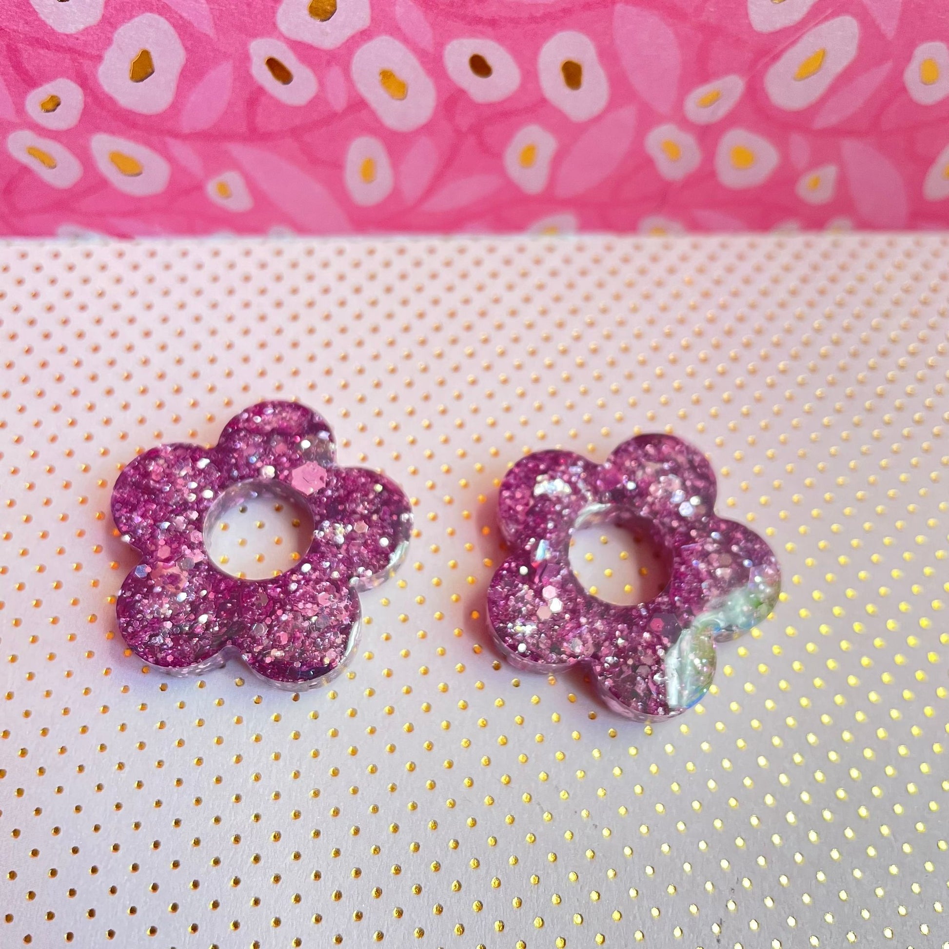 bijoux boucles doreilles creoles charm pampille paillettes resine blossom fait main creatrice francaise artisanal fleur rose