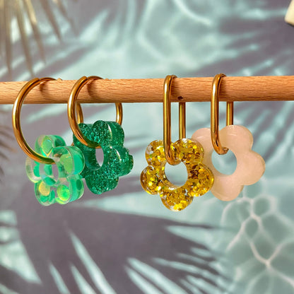 bijoux boucles d'oreilles créoles doré argenté or argent fleur résine paillettes tendance interchangeable bleu rose multicolore vert jaune noir blanc turquoise fuchsia pastel orange rouge 