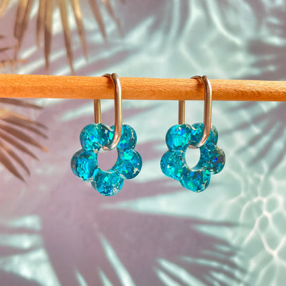 bijoux boucles d'oreilles créoles acier inoxydable ronde ovales rectangle doré argenté charm pampille fleur resine paillettes bleu brillant violet multicolore pastel vert jaune noir blanc nacré rose turquoise fuchsia orange sirène rouge néon 