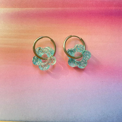 bijoux boucles d'oreilles créoles acier inoxydable ronde ovales rectangle doré argenté charm pampille fleur resine paillettes bleu brillant violet multicolore pastel vert jaune noir blanc nacré rose turquoise fuchsia orange sirène rouge néon blossom