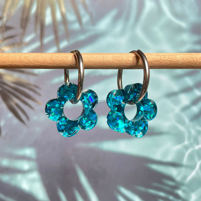 bijoux boucles d'oreilles créoles acier inoxydable ronde ovales rectangle doré argenté charm pampille fleur resine paillettes bleu brillant violet multicolore pastel vert jaune noir blanc nacré rose turquoise fuchsia orange sirène rouge néon 