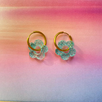 bijoux boucles d'oreilles créoles acier inoxydable ronde ovales rectangle doré argenté charm pampille fleur resine paillettes bleu brillant violet multicolore pastel vert jaune noir blanc nacré rose turquoise fuchsia orange sirène rouge néon blossom