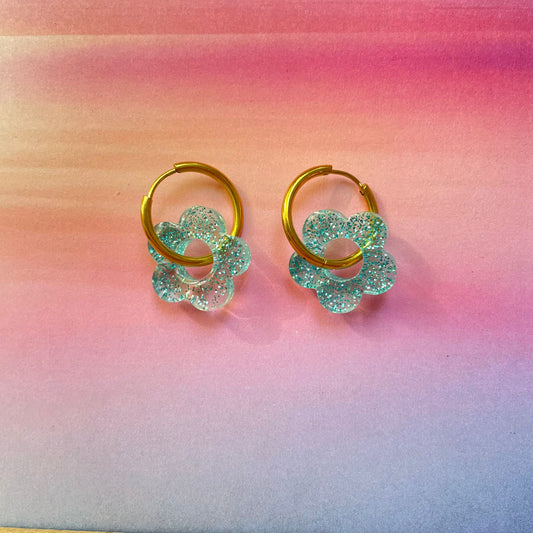 bijoux boucles d'oreilles créoles acier inoxydable ronde ovales rectangle doré argenté charm pampille fleur resine paillettes bleu brillant violet multicolore pastel vert jaune noir blanc nacré rose turquoise fuchsia orange sirène rouge néon blossom