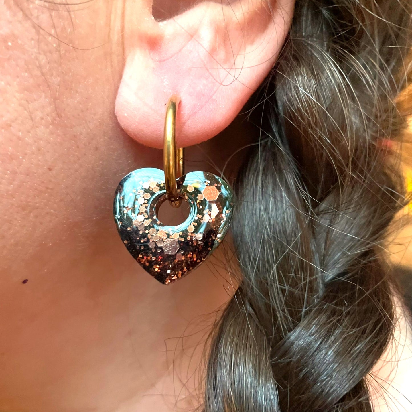 bijoux boucles doreilles creoles charm pampille paillettes resine blossom fait main creatrice francaise artisanal coeur marron