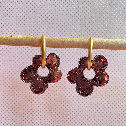 bijoux boucles doreilles creoles charm pampille paillettes resine blossom fait main creatrice francaise artisanal fleur asymétrique marron glacé