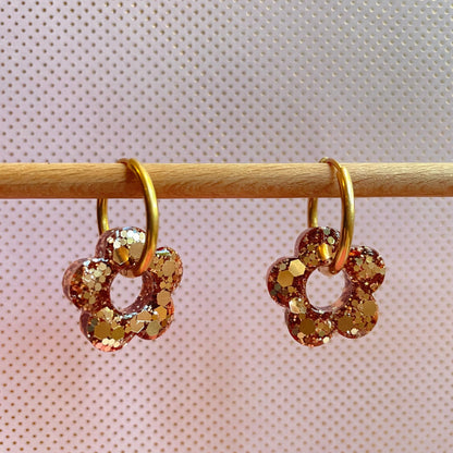 bijoux boucles doreilles creoles charm pampille paillettes resine blossom fait main creatrice francaise artisanal fleur champagne cuivre