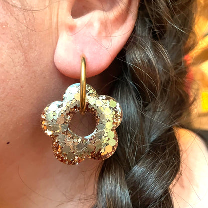 bijoux boucles doreilles creoles charm pampille paillettes resine blossom fait main creatrice francaise artisanal fleur champagne cuivre 35mm