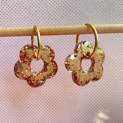 bijoux boucles doreilles creoles charm pampille paillettes resine blossom fait main creatrice francaise artisanal fleur champagne cuivre 35mm