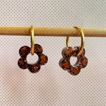 bijoux boucles doreilles creoles charm pampille paillettes resine blossom fait main creatrice francaise artisanal fleur marron glacé