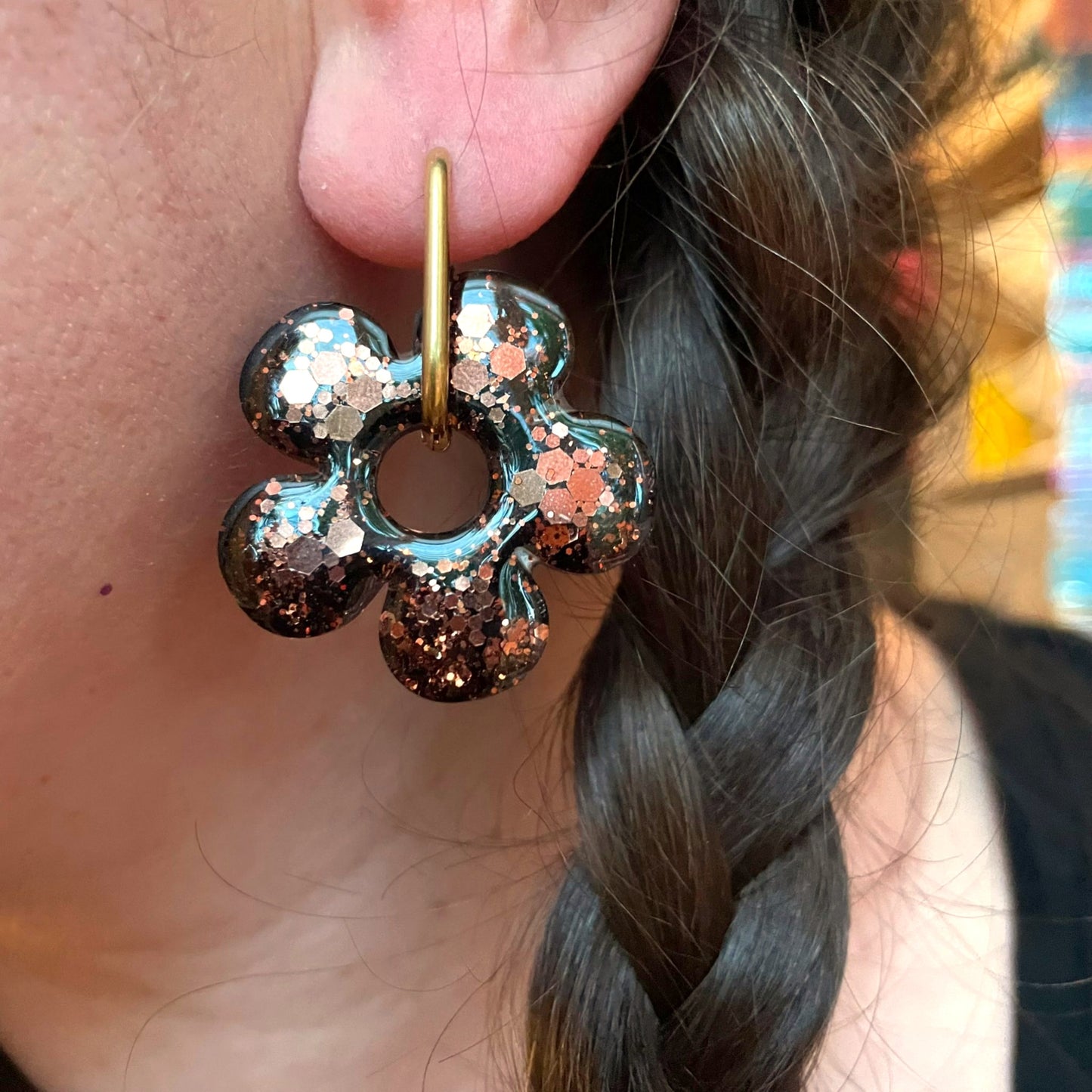 bijoux boucles doreilles creoles charm pampille paillettes resine blossom fait main creatrice francaise artisanal fleur marron glacé 35mm