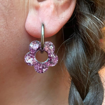 bijoux boucles doreilles creoles charm pampille paillettes resine blossom fait main creatrice francaise artisanal fleur rose