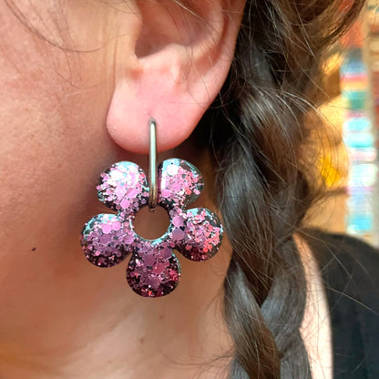 bijoux boucles doreilles creoles charm pampille paillettes resine blossom fait main creatrice francaise artisanal fleur rubis 35mm