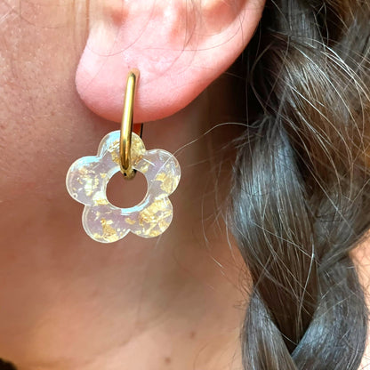 bijoux boucles doreilles creoles charm pampille paillettes resine blossom fait main creatrice francaise artisanal fleur transparent feuille or