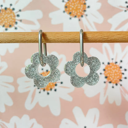 bijoux boucles d'oreilles créoles acier inoxydable ronde ovales rectangle doré argenté charm pampille fleur resine paillettes bleu brillant violet multicolore pastel vert jaune noir blanc nacré rose turquoise fuchsia orange sirène rouge néon blossom