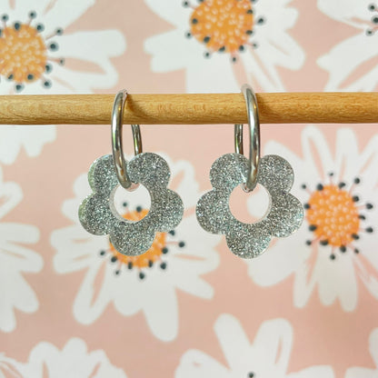 bijoux boucles d'oreilles créoles acier inoxydable ronde ovales rectangle doré argenté charm pampille fleur resine paillettes bleu brillant violet multicolore pastel vert jaune noir blanc nacré rose turquoise fuchsia orange sirène rouge néon blossom