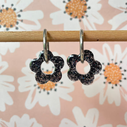 bijoux boucles d'oreilles créoles acier inoxydable ronde ovales rectangle doré argenté charm pampille fleur resine paillettes bleu brillant violet multicolore pastel vert jaune noir blanc nacré rose turquoise fuchsia orange sirène rouge néon BLOSSOM