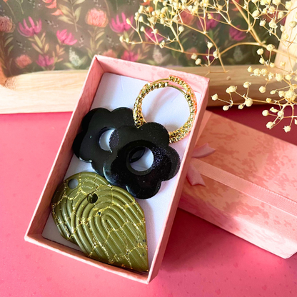 bijoux boucles d'oreilles créoles pampilles fleur noir kaki art deco doré or argile polymère fimo résine UV blossom sister box
