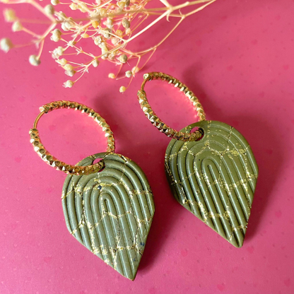 bijoux boucles d'oreilles créoles pampilles fleur noir kaki art deco doré or argile polymère fimo résine UV blossom sister box