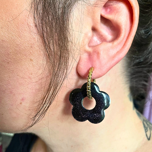 bijoux boucles d'oreilles créoles pampilles fleur noir kaki art deco doré or argile polymère fimo résine UV blossom sister box