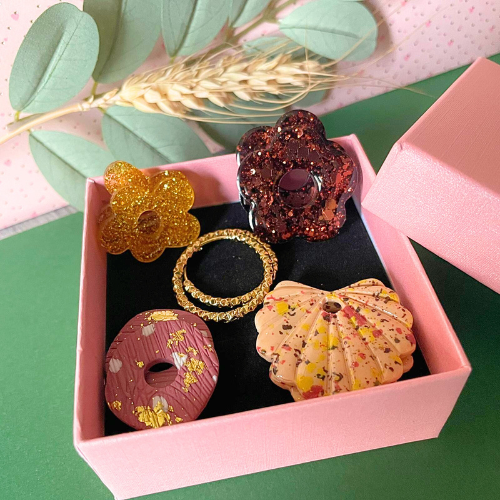 bijoux boucles d'oreilles créoles pampilles charm fleur feuille donut bronze paillettes terrazo beige vieux rose or doré argile polymère fimo résine UV blossom sister box