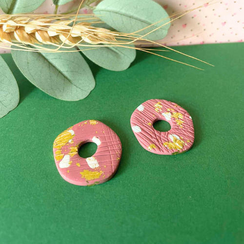 bijoux boucles d'oreilles créoles pampilles charm fleur feuille donut bronze paillettes terrazo beige vieux rose or doré argile polymère fimo résine UV blossom sister box