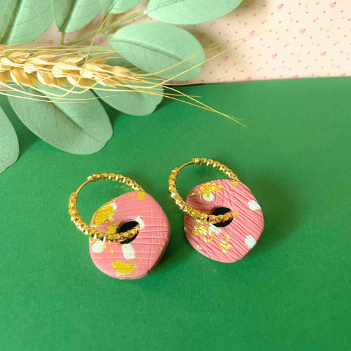 bijoux boucles d'oreilles créoles pampilles charm fleur feuille donut bronze paillettes terrazo beige vieux rose or doré argile polymère fimo résine UV blossom sister box