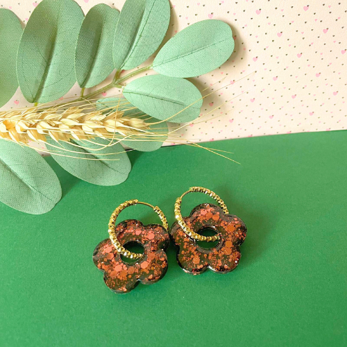 bijoux boucles d'oreilles créoles pampilles charm fleur feuille donut bronze paillettes terrazo beige vieux rose or doré argile polymère fimo résine UV blossom sister box