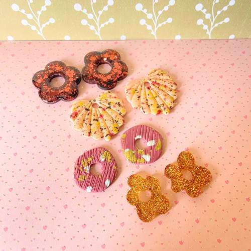 bijoux boucles d'oreilles créoles pampilles charm fleur feuille donut bronze paillettes terrazo beige vieux rose or doré argile polymère fimo résine UV blossom sister box