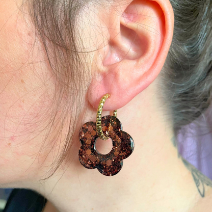 bijoux boucles d'oreilles créoles pampilles charm fleur feuille donut bronze paillettes terrazo beige vieux rose or doré argile polymère fimo résine UV blossom sister box