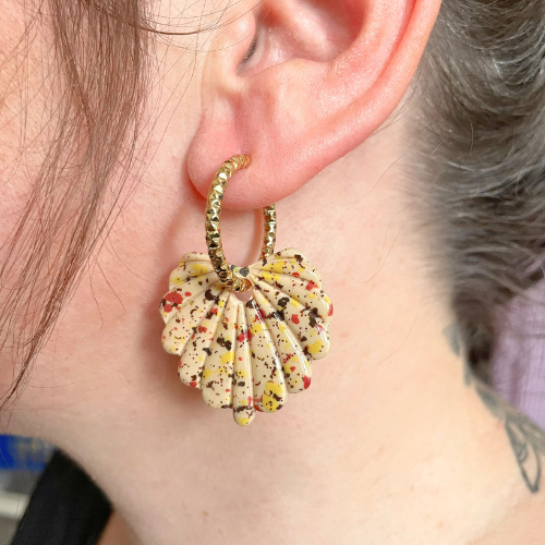 bijoux boucles d'oreilles créoles pampilles charm fleur feuille donut bronze paillettes terrazo beige vieux rose or doré argile polymère fimo résine UV blossom sister box