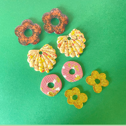 bijoux boucles d'oreilles créoles pampilles charm fleur feuille donut bronze paillettes terrazo beige vieux rose or doré argile polymère fimo résine UV blossom sister box
