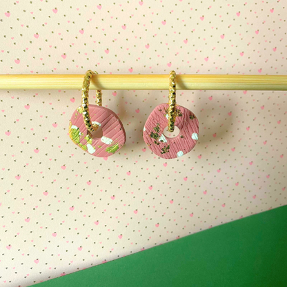 bijoux boucles d'oreilles créoles pampilles charm fleur feuille donut bronze paillettes terrazo beige vieux rose or doré argile polymère fimo résine UV blossom sister box